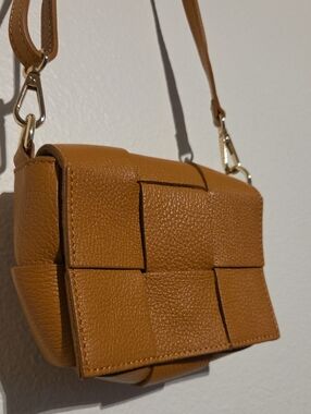 ITALIAN LEATHER CROSSBODY BAG